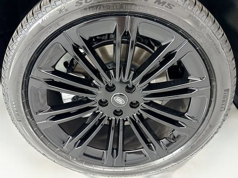 Used 2025 Land Rover Range Rover SE AWD/4WD image 32