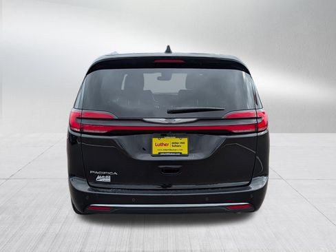 Used 2025 Chrysler Pacifica Select FWD image 6