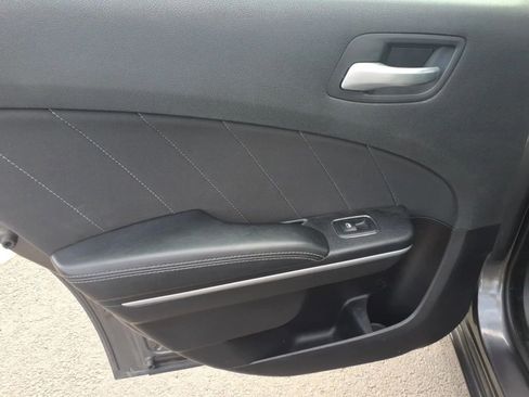 Used 2019 Dodge Charger SXT image 17