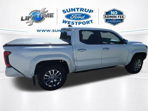 Used 2025 Toyota Tacoma Limited AWD/4WD image 41