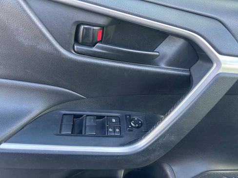 Used 2021 Toyota RAV4 LE image 20