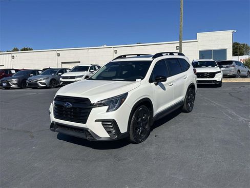 Used 2023 Subaru Ascent Onyx Edition image 3