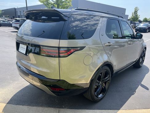 Used 2025 Land Rover Discovery Dynamic SE AWD/4WD image 7