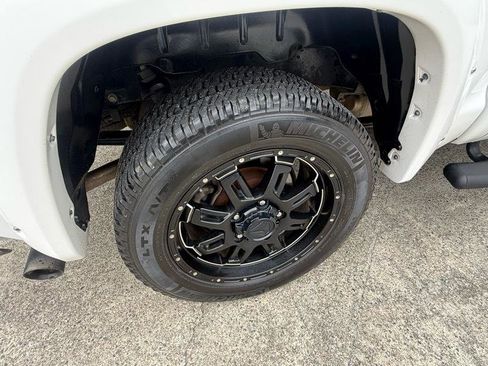 Used 2017 Toyota Tundra SR5 w/ SR5 Upgrade Package RWD image 19