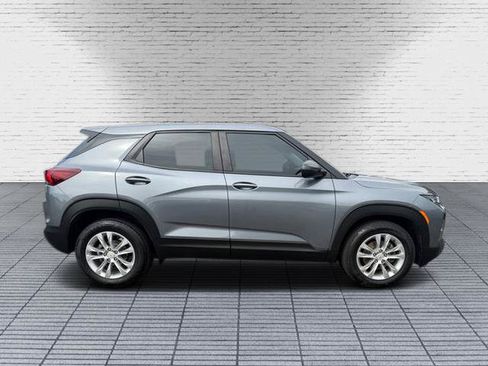 Used 2021 Chevrolet TrailBlazer LS w/ LPO, Blackout Package FWD image 5
