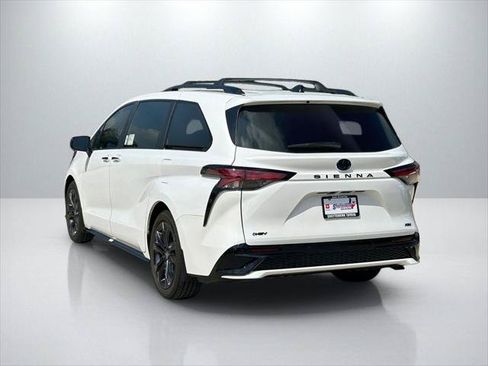 Certified 2025 Toyota Sienna XSE w/ XSE Plus Package FWD image 7