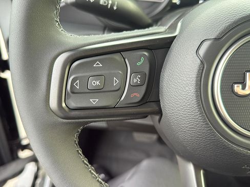 New 2025 Jeep Gladiator High Tide image 15