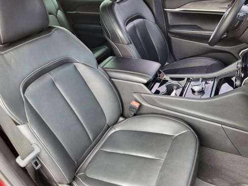 Used 2022 Jeep Grand Cherokee L Limited w/ Black Appearance Package image 17