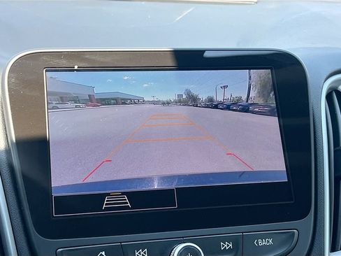 Used 2025 Chevrolet Malibu LT FWD image 13