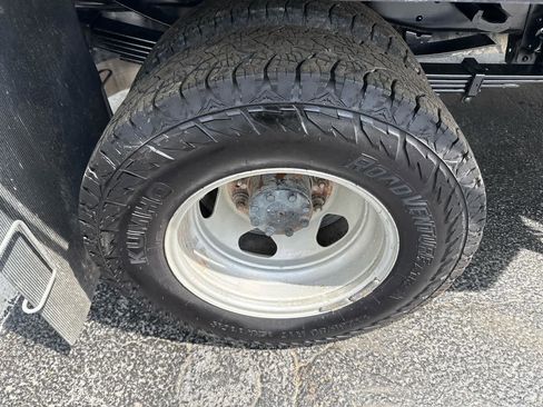 Used 2024 Chevrolet Silverado 3500 LT w/ Convenience Package image 9