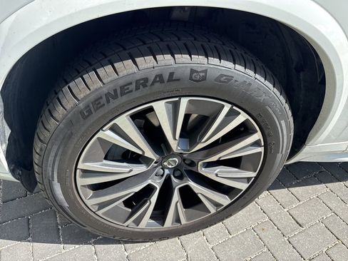 Used 2021 Volvo XC90 T6 Momentum w/ Protection Package Premier image 9