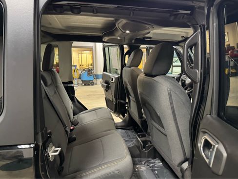 Used 2024 Jeep Wrangler Sport S image 12