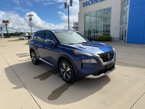 Used 2023 Nissan Rogue Platinum AWD/4WD image 3
