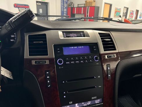 Used 2007 Cadillac Escalade AWD w/ Climate Package image 86