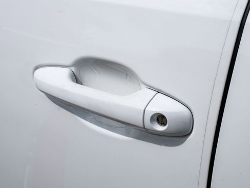 Used 2021 Toyota Tacoma SR5 RWD image 38