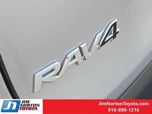 Used 2025 Toyota RAV4 XLE FWD image 12