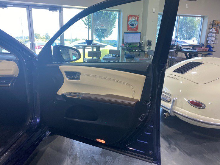 Used 2016 Toyota Avalon Limited w/ Toyota Safety Sense Package FWD image 17
