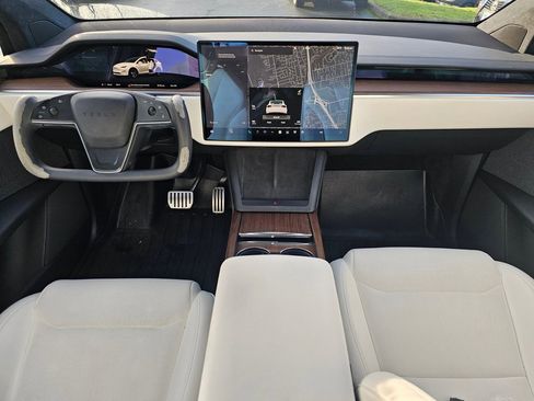 Used 2023 Tesla Model X image 9