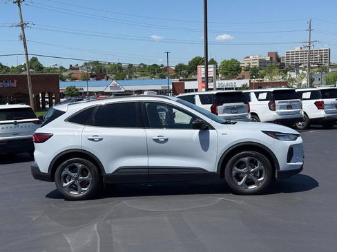 Used 2025 Ford Escape ST-Line FWD image 2