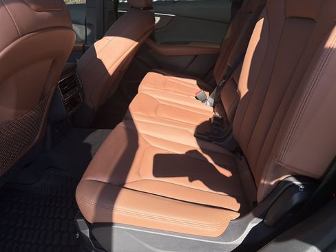 Used 2021 Audi Q7 3.0T Prestige image 32