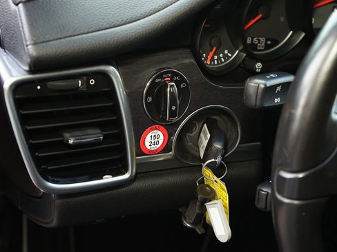 Used 2016 Porsche Panamera 4S image 30