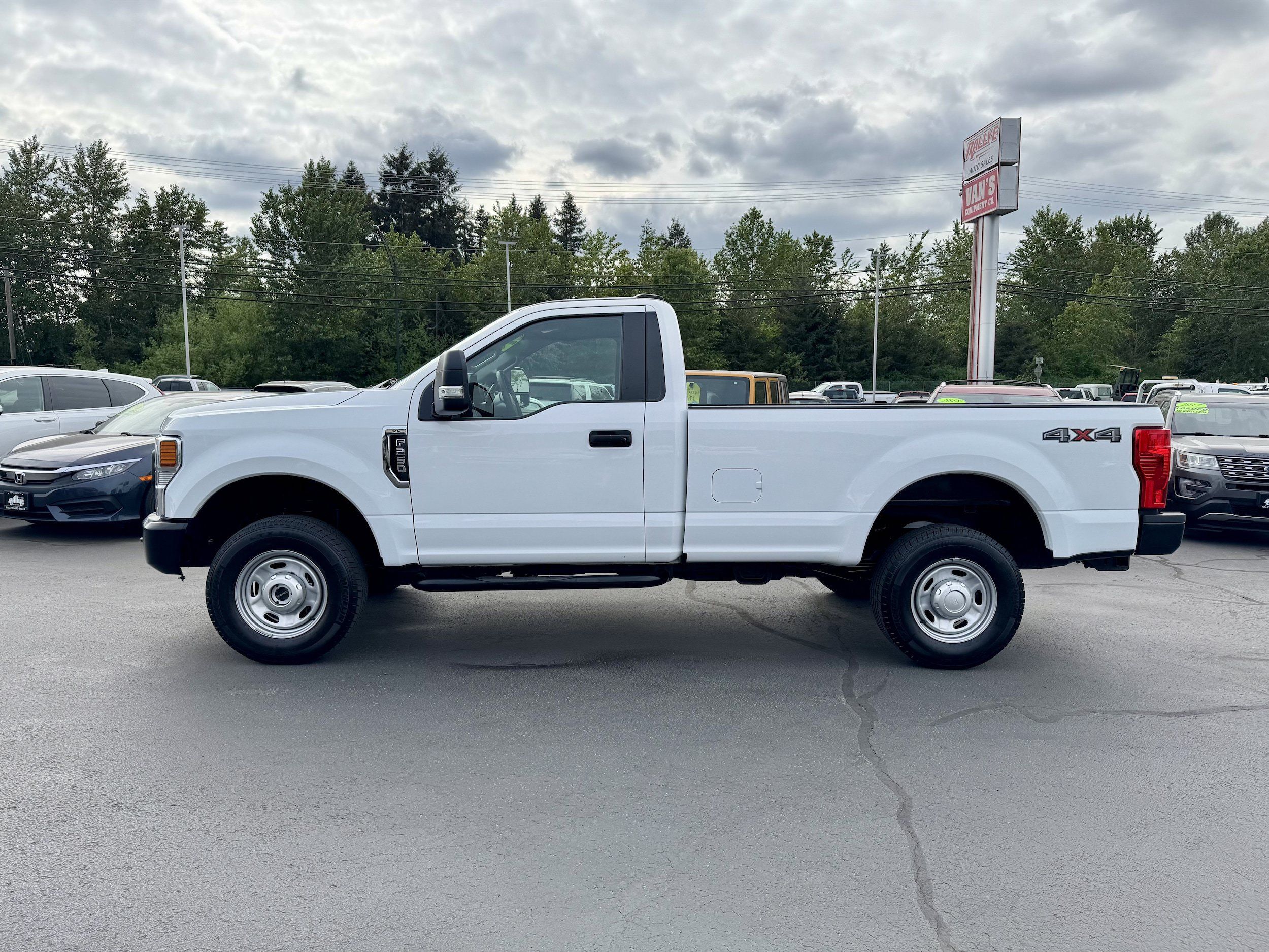 Used 2022 Ford F250 XL w/ Power Equipment Group AWD/4WD image 7