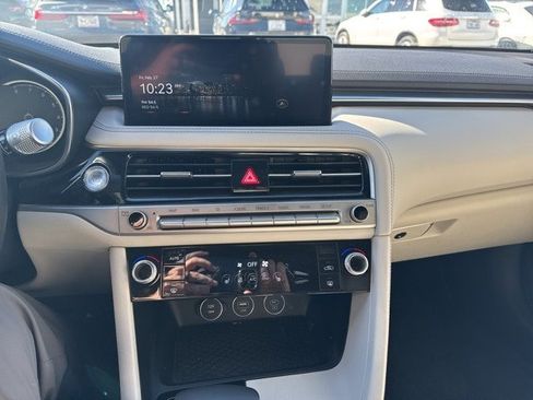 Used 2025 Genesis G70 2.5T image 10