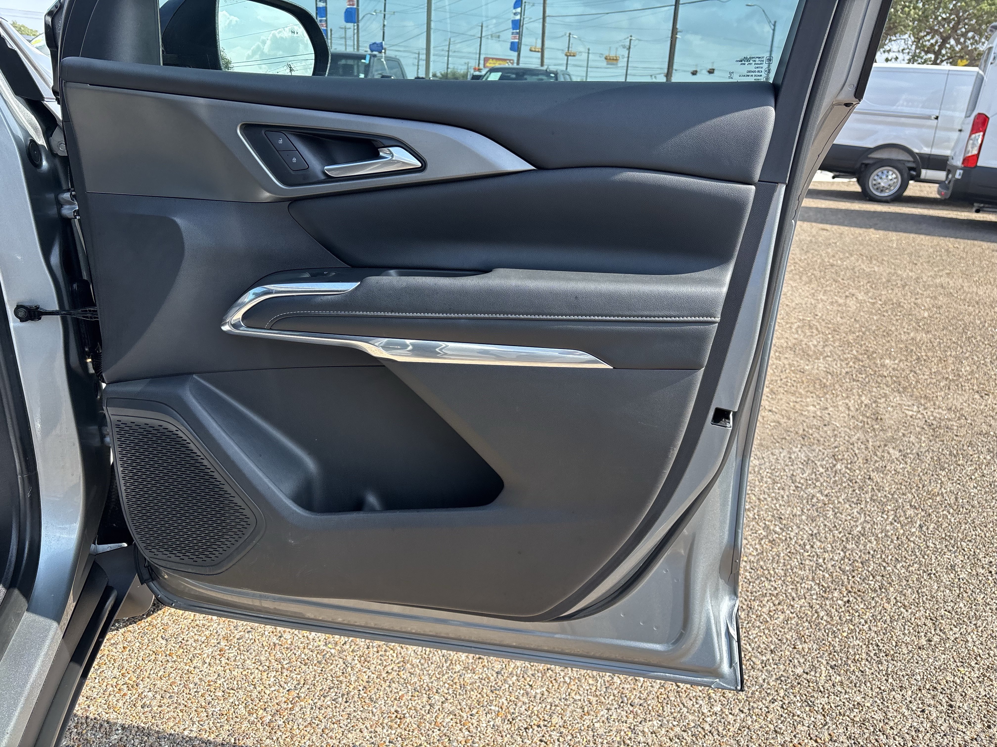 Used 2025 Chevrolet Traverse LT w/ Driver Confidence Package FWD image 25