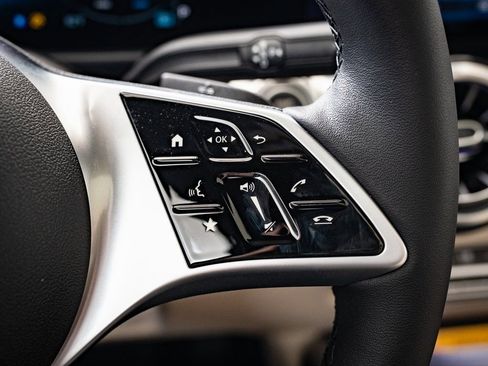 Used 2025 Mercedes-Benz GLB 250 4MATIC image 27