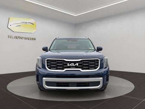 Used 2025 Kia Telluride S image 2