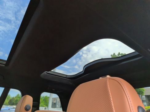 Certified 2023 BMW X7 xDrive40i w/ M Sport Package image 31