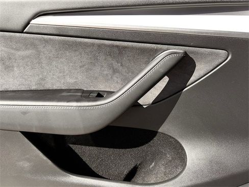 Used 2023 Tesla Model Y Long Range image 22