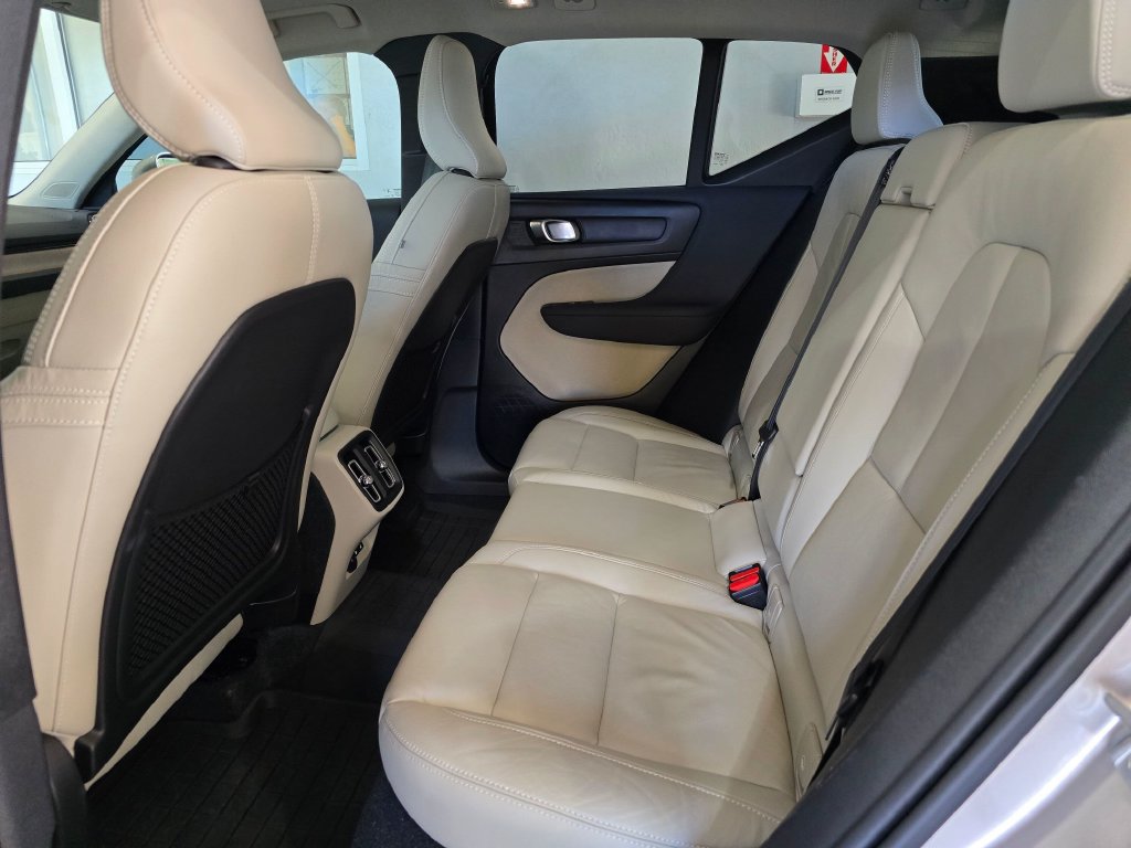 Used 2023 Volvo XC40 B5 Ultimate w/ Protection Package Premier AWD/4WD image 25