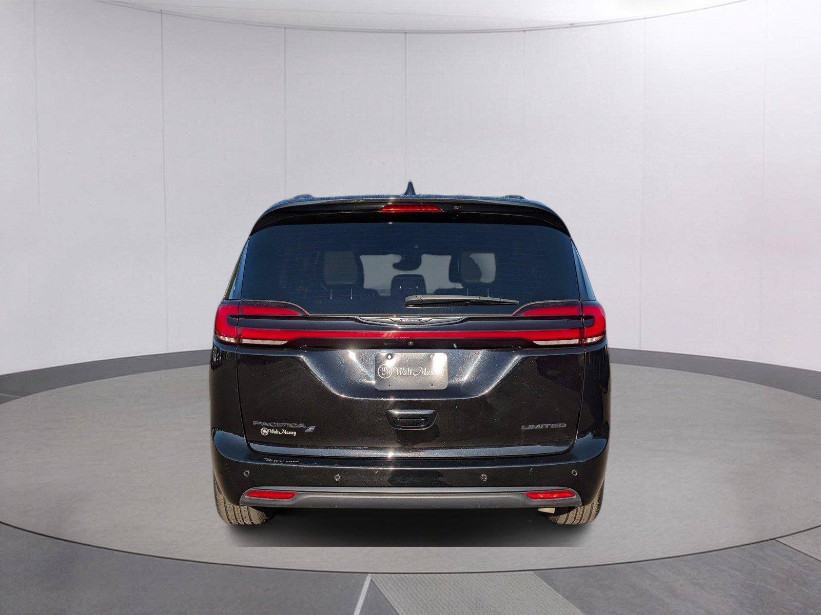 Used 2025 Chrysler Pacifica Limited FWD image 6