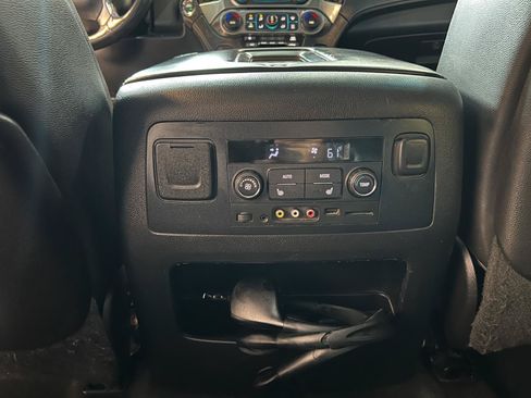 Used 2015 Chevrolet Suburban LTZ AWD/4WD image 31