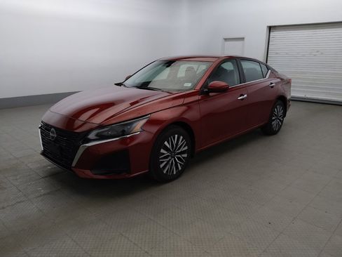 Used 2023 Nissan Altima 2.5 SV AWD/4WD image 2