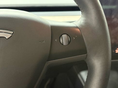 Used 2022 Tesla Model Y Long Range image 22