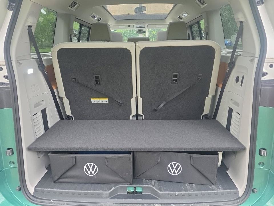 Used 2025 Volkswagen ID. Buzz 1st Edition RWD image 18