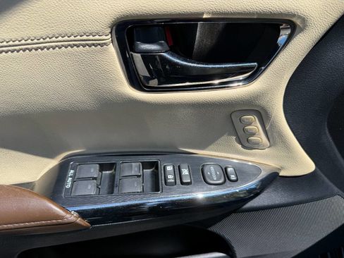 Used 2013 Toyota Avalon Limited FWD image 17