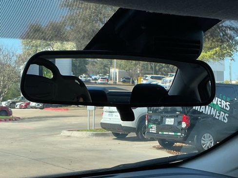 Used 2025 Nissan Versa SV image 26