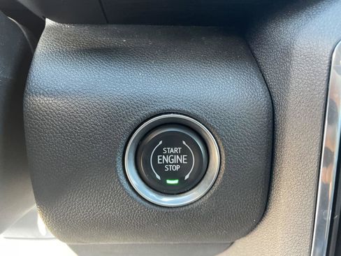 Used 2025 GMC Acadia Elevation image 17