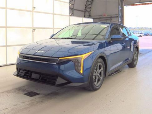 Used 2025 Kia K4 FWD image 2
