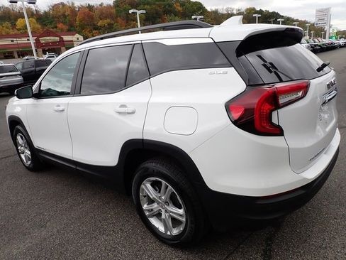 Used 2023 GMC Terrain SLE w/ Driver Convenience Package image 3