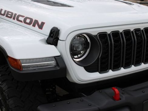 Used 2026 Jeep Gladiator Rubicon AWD/4WD image 5