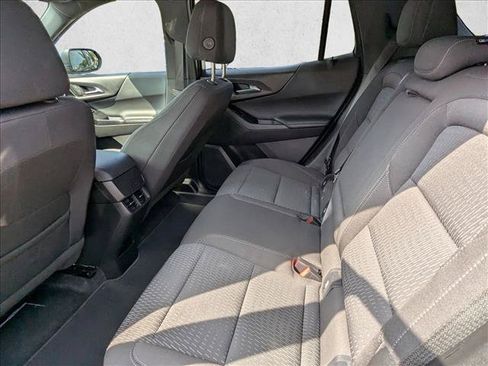 Used 2025 Chevrolet Equinox LT FWD image 17
