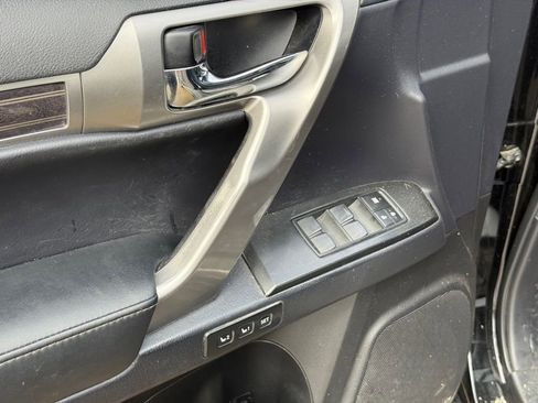 Used 2022 Lexus GX 460 Luxury w/ Sport Design Package image 12