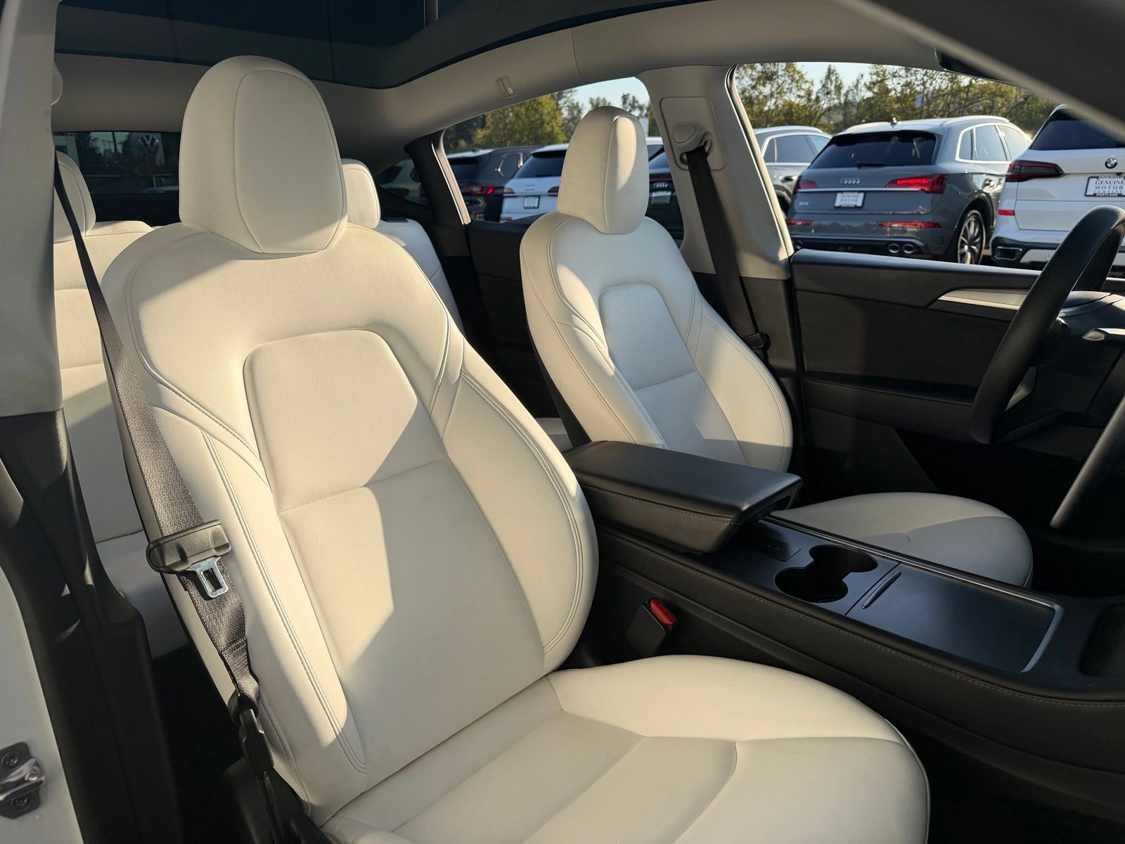 Used 2024 Tesla Model Y Long Range AWD/4WD image 21