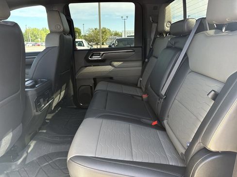 Used 2024 Chevrolet Silverado 2500 ZR2 w/ Technology Package AWD/4WD image 6