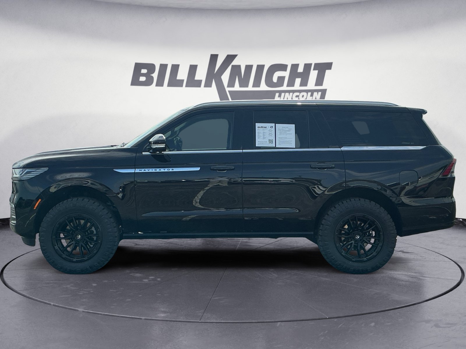 Certified 2025 Lincoln Navigator Reserve AWD/4WD image 3