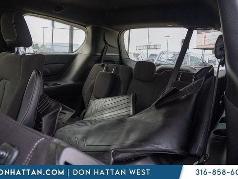 Used 2021 Chrysler Pacifica Touring w/ S Appearance Package FWD image 20